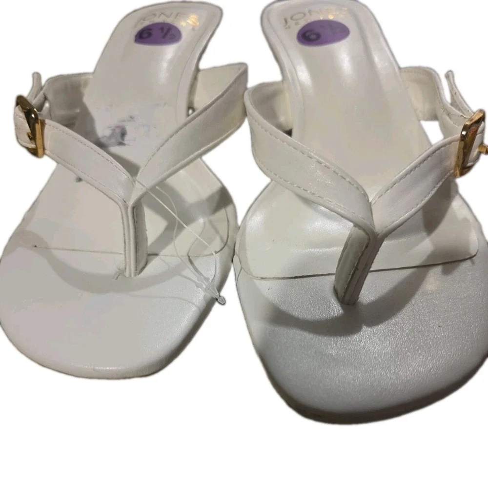Womens White  Jones New York Slip Ones Lisiana Dress Shoe. Size 6.5.